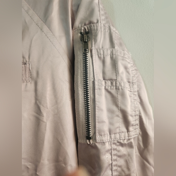 Women's Rose Gold Member's Only jacket - Picture 9 of 9